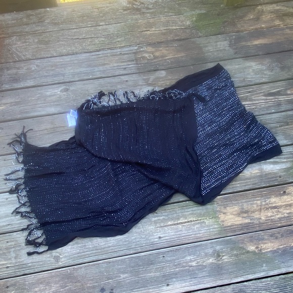 New York & Co black w/ silver sequin pashmina scarf wrap 100% Viscose - NWT - Picture 6 of 13